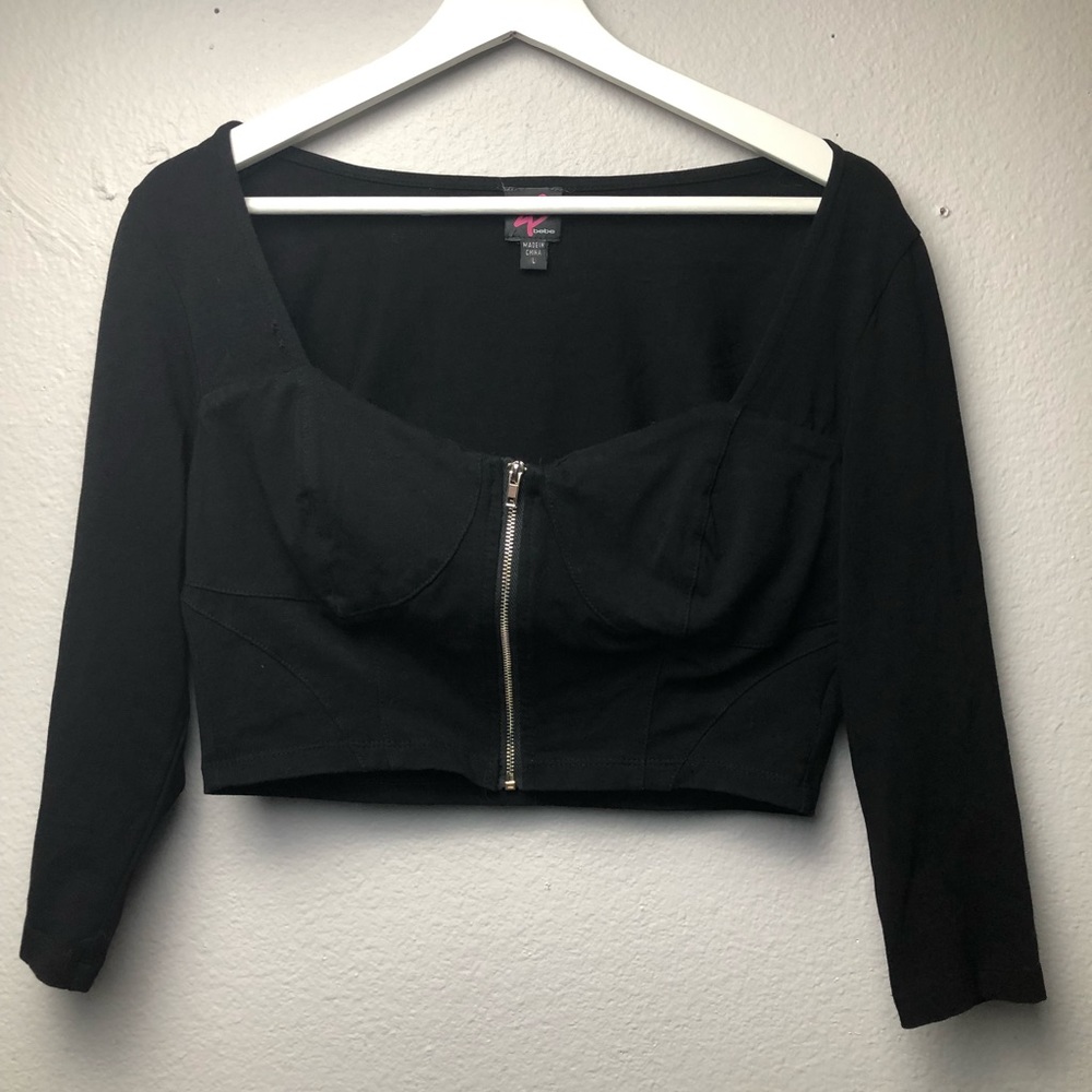 Long sleeve black front zippered crop top